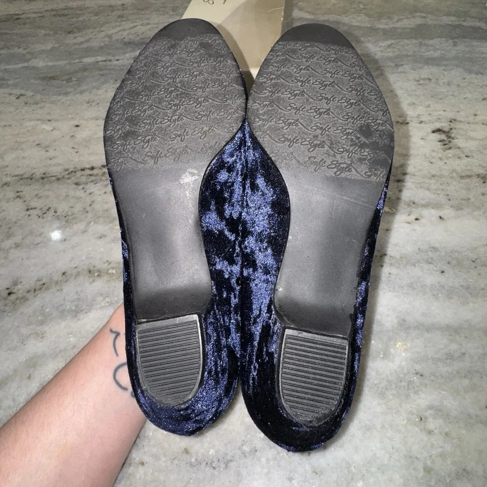 Soft Style Womens 8 W Blue Angel II Moyen Velvet‎ HSS1027-410 Low Wedge With Box